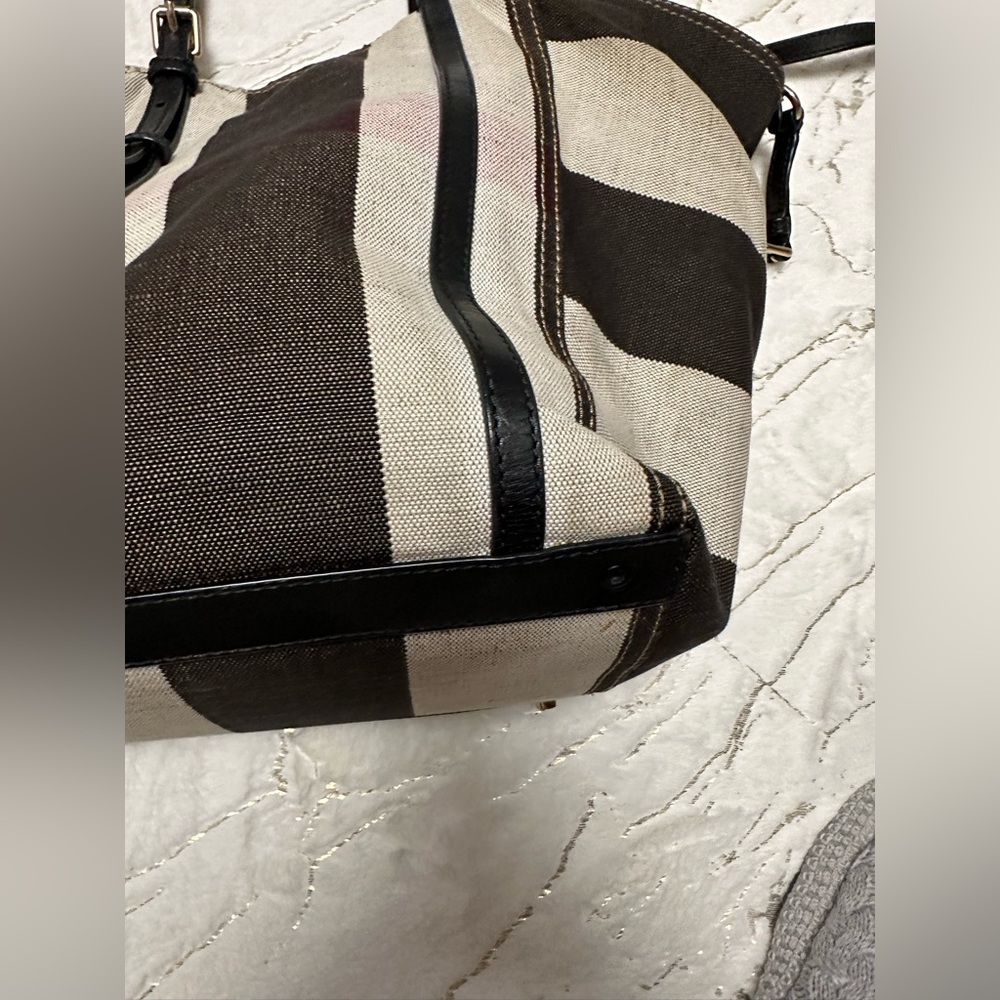 Burberry (Authentic) - Picture 15 of 16